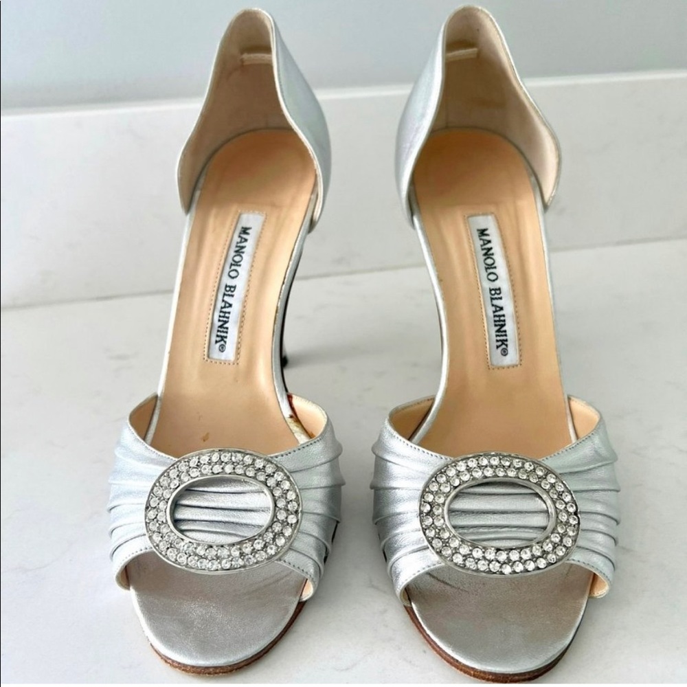 ISO! Size 37 or 37.5. Please message me if you have these for sale :)